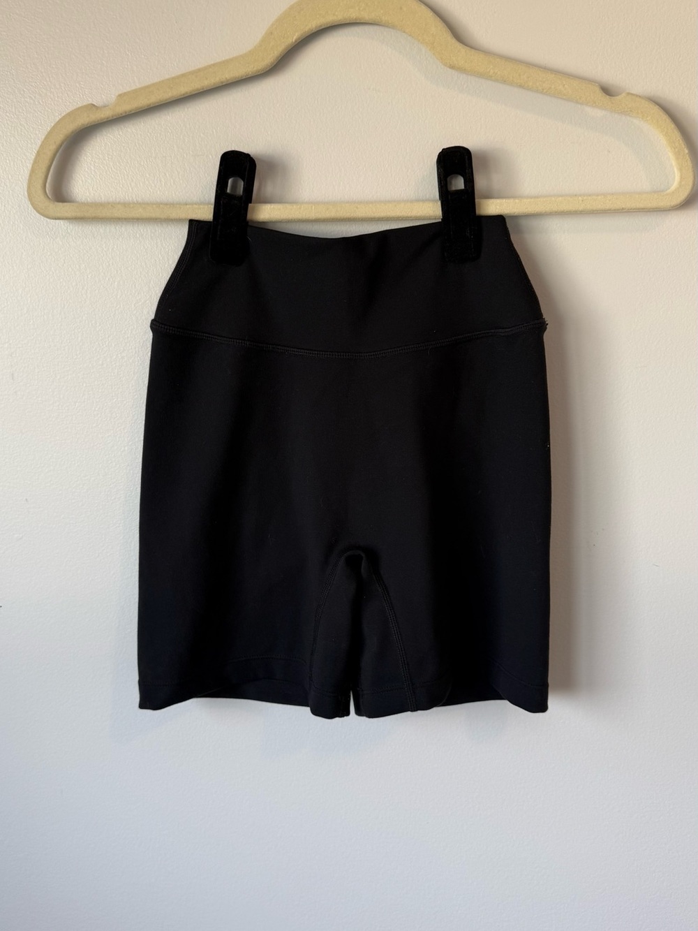 CSB Form Invisible Scrunch Shorts 5"- Small
